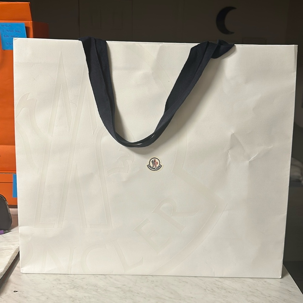 ✨▪️Luxury Designer Bags and Boxes for Sale!
MONCLER SHOPPING BAG FOR SALE✨▪️🖤